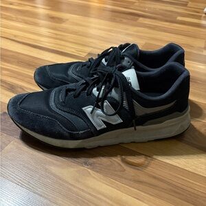 New Balance Men's Black and Grey Sneakers